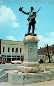 LAWRENCEBURG, TN Tennessee    Statue  of  DAVY  CROCKETT   c1950s  Cars Postcard