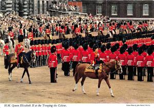 B88852 h m queen elizabeth II royalty ceremony london military  uk