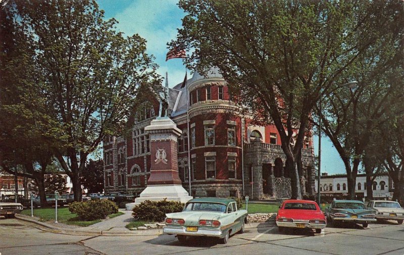 Monroe, WI Wisconsin  GREEN COUNTY COURT HOUSE~Civil War Monument  Postcard