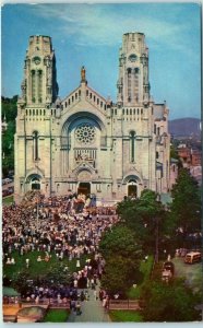 M-4518 Pilgrims at the Shrine Quebec Canada