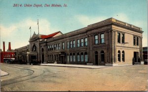 Postcard Union Railroad Depot in Des Moines, Iowa