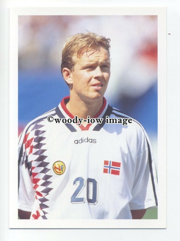 TC0046 - Norway Defender - Henning Berg - postcard Barratt Europes Best