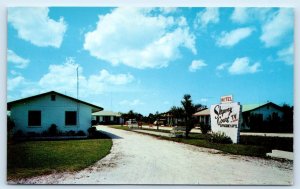 BRADENTON, FL Florida ~ SKYWAY COURT   c1950s  Roadside Motel Postcard