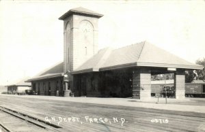 PC CPA US, NORTH DAKOTA, FARGO, G.N. DEPOT, VINTAGE REAL PHOTO POSTCARD (b5695)