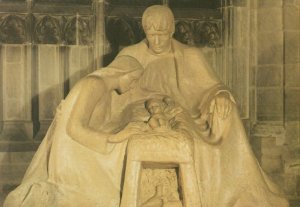 Gloucestershire Postcard - Sculpture of Holy Family, Gloucester Cathedral RR8688