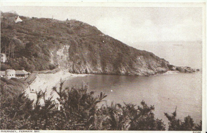 Channel Islands Postcard - Guernsey - Fermain Bay - Ref TZ3184