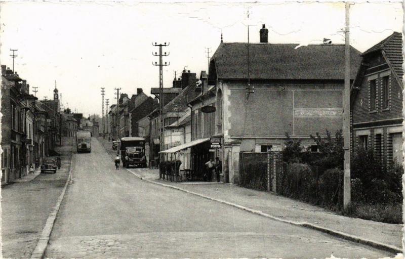 CPA LAIGNEVILLE Rue de la Republique (377185)