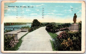 Hannibal Missouri MO, 1945 Riverview Park Mark Twain Statue & Pathway, Postcard