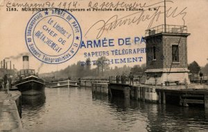 France Suresnes Remorqueurs et Péniches dans l'Ecluse Vintage Postcard 03.96 