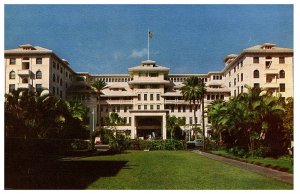 Moana Surfrider Hotel Lawn View w Flag Vtg Waikiki Hawaii Hotel Postcard