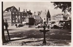 Netherlands Den Haag Buitenhof met standbeeld van Koning Willem II en de Geva...