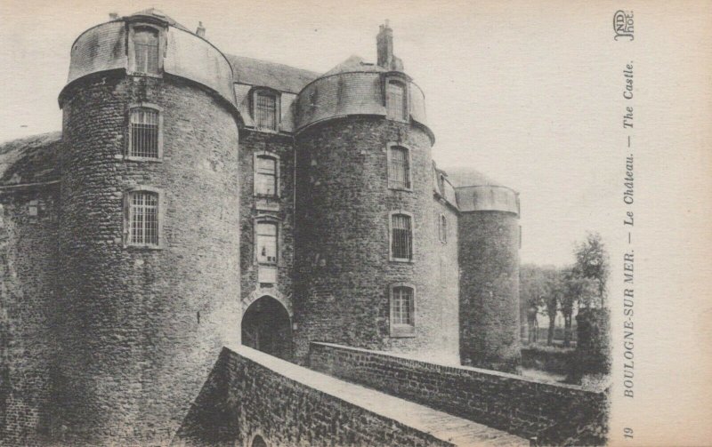 France Postcard - Boulogne-Sur-Mer - Le Chateau - The Castle   T10255