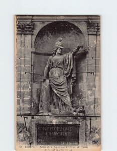 Postcard Statue de la République au-dessus du Portail, Troyes, France