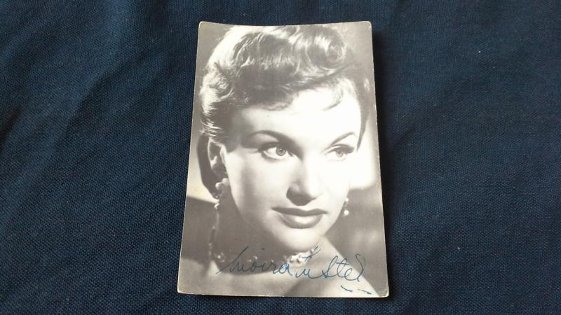 Black And White Postcard Preprinted Autograph Photo Moira Lister