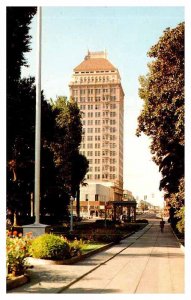 Postcard BANK SCENE Fresno California CA AR0271