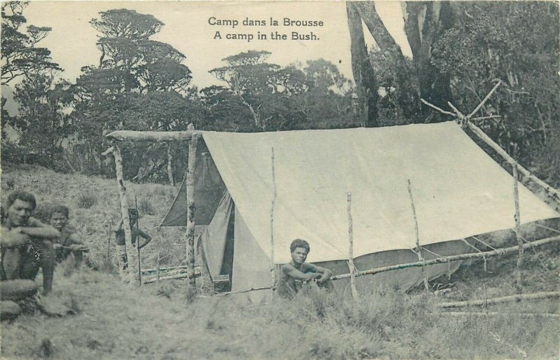 Papouasie Nouvelle Guinee Oceanie Papua New Guinea natives camp in the bush