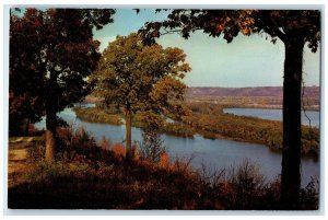 c1960 View Mississippi River Prairie De Chien McGregor Iowa IA Vintage Postcard