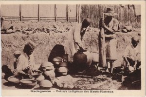 PC POTIERS INDIGENES DES HAUTS-PLATEAUX MADAGASCAR (a27682)