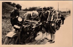 1930s Women Motorcycle Man Roadside Automobile Postcard Z4