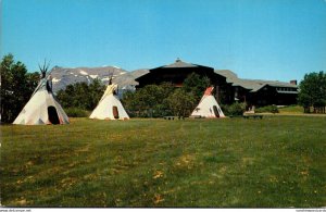 Montana East Glacier The Glacier Park Hotewl With Blackfett Indian Teepees