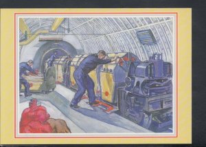 Postal History Postcard - Loading Mail on The Post Office Railway    T7568