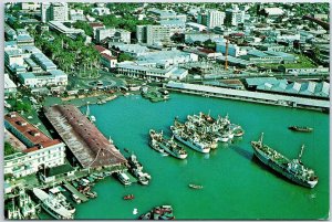 VINTAGE CONTINENTAL SIZED POSTCARD VIEW OF PORT LOUIS HARBOR MAURITIUS 1983