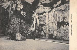 BR93033 grotte postumia ala d avoltoio  slovenia