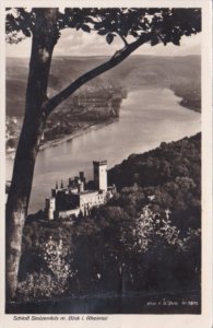 Germany Schloss Stolzenfels mit Blick im Rheintal