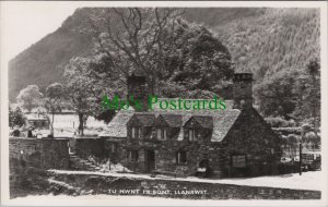 Wales Postcard - Llanrwst, Tu Hwnt I'r Bont, Conwy, Denbighshire RS37139