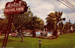 Texas Corpus Christi Broadlawn Motor Hotel 1957