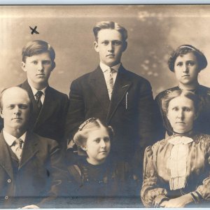 ID'd c1910s A.J. Manning Family Portrait RPPC Photo Parents x4 Children IA A156