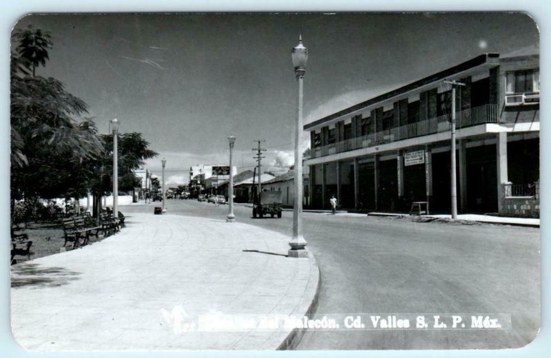 RPPC  CIUDAD VALLES, MEXICO Detalles del Malecon STREET SCENE  MF22   Postcard