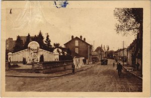 CPA LOUHANS - Rue de Guidon et Monument aux Morts 1914-1918 (122002)