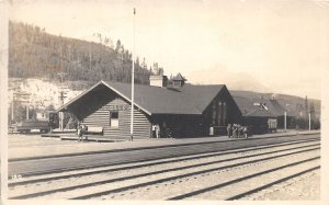 J65/ Banff Alberta Canada RPPC Postcard c1922 Lake Louise Railroad Depot 182