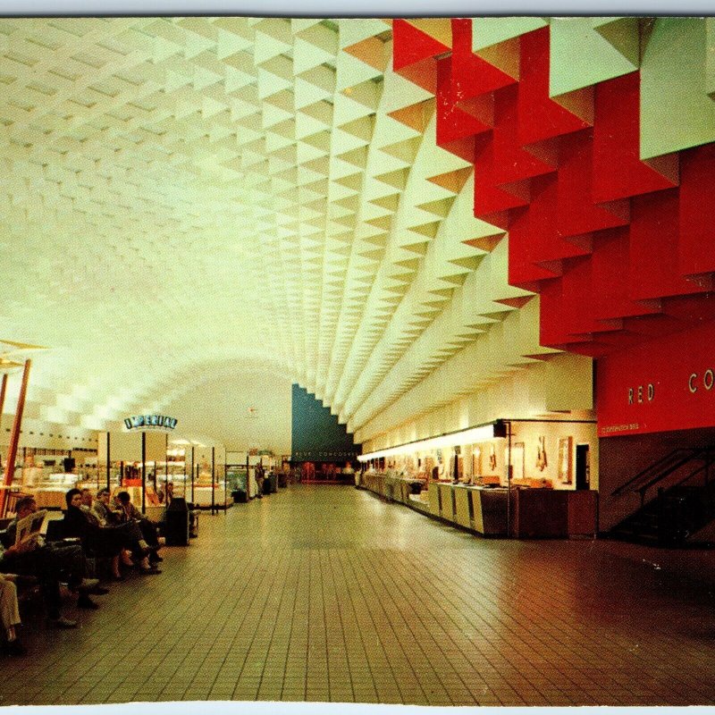 c1950s Detroit, MI Willow Run Air Terminal Chrome Photo Mich. Hiawatha Card A216