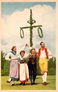 Sweden Swedish Dancers In Traditional Costume