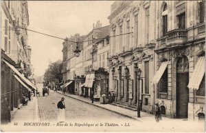 CPA ROCHEFORT-Rue de la République et le Théatre (45173)