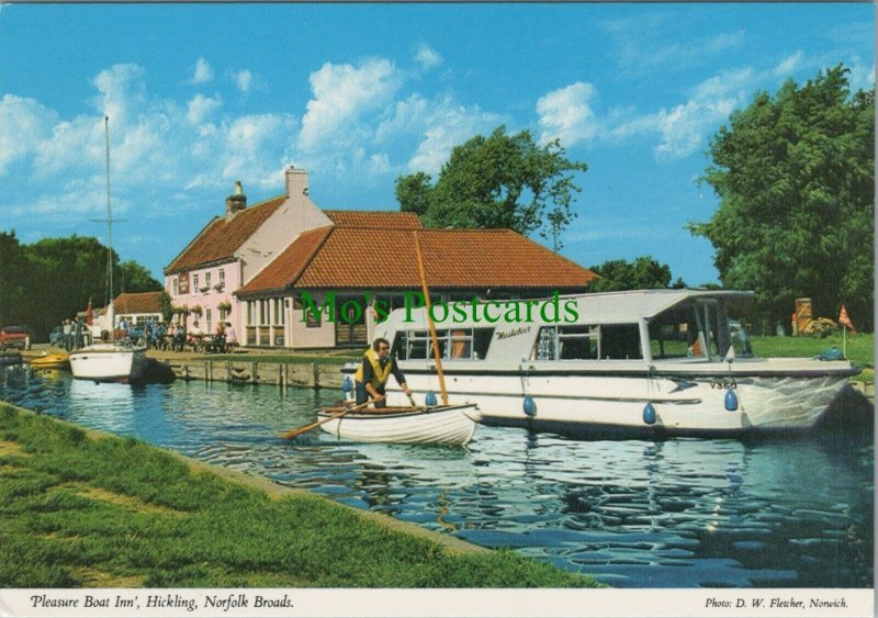 Norfolk Postcard - 'Pleasure Boat Inn', Hickling, Norfolk Broads   RR10383  