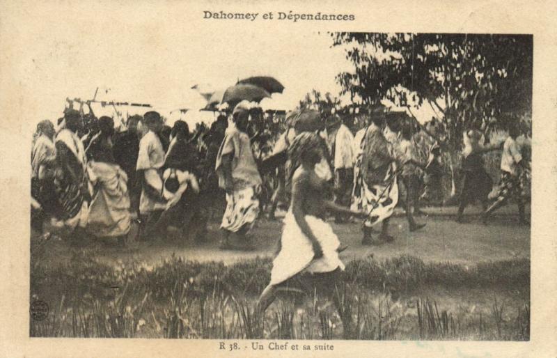 CPA Dahomey Afrique - Un Chef et sa suite (86856)