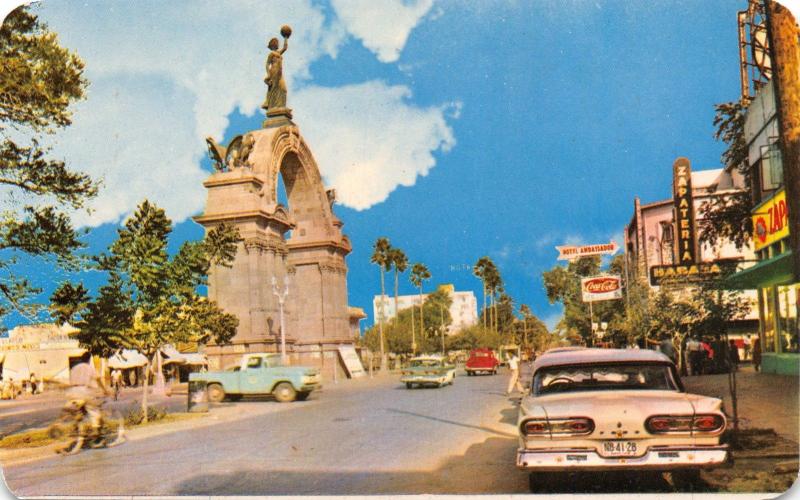 MONTERREY NUEVO LEON MEXICO~CALZADA MADERO ARCO INDEPENDENCIA POSTCARD 1960s