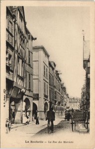 CPA La ROCHELLE-La Rue des Merciers (45290)