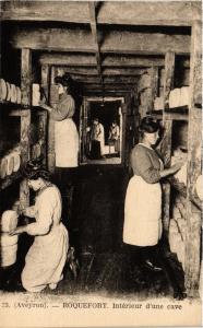 CPA ROQUEFORT - Intérieur d'une cave (290110)