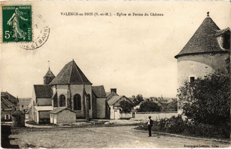 CPA Valence-en-Brie - Eglise et Ferme du Chateau (1037744)