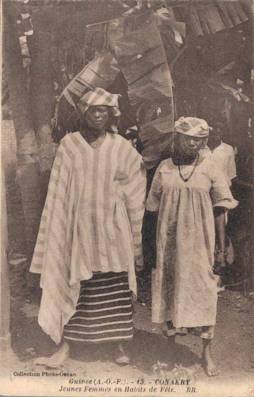 French Guinea Guinee Conakry Jeunes Femmes en Habits de Fête Ethnic Ladies 06.84