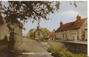 Lincolnshire Postcard - Weldon Road - Hemswell - Ref 85A