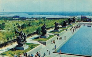 Russia Volgograd Monument to the Ensemble Heroes' Square Vintage Postcard 07.50
