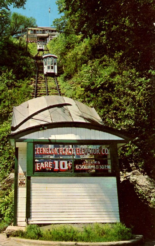 IA - Dubuque. Fenelon Place Elevator (The 4th Street Lift)