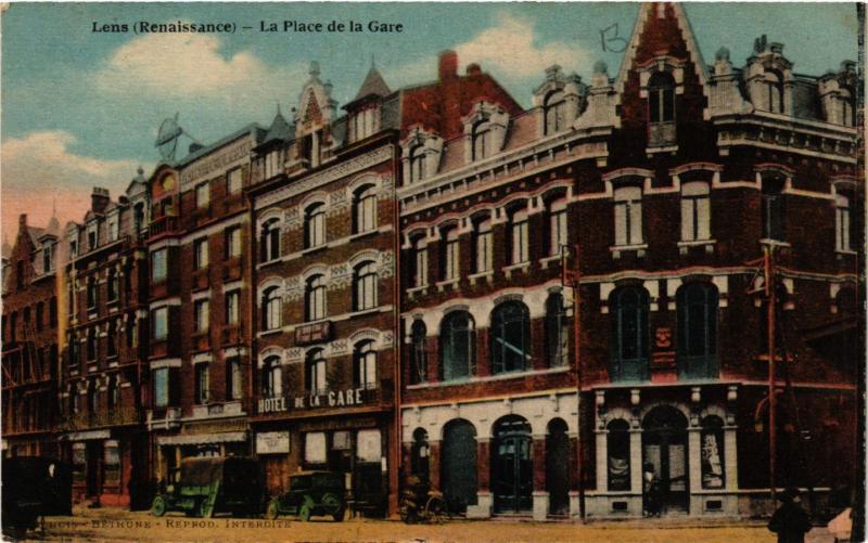 CPA LENS La Place de la Gare (405751)