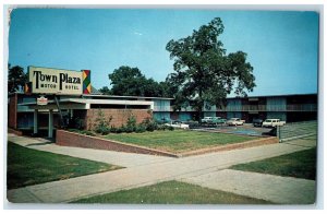 1960 Town Plaza Motor Hotel, Montgomery Alabama AL Vintage Postcard 