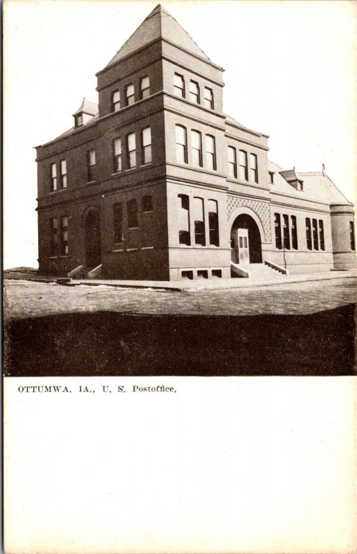 Postcard United States Post Office Building in Ottumwa, Iowa